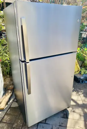 Gts22kynbrfs Ge 21.9 Cu. Ft. Top-freezer Refrigerator Model