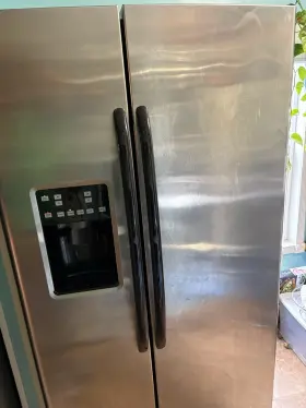 Hss25ashbcss Ge 25.4-cu Ft Side-by-side Refrigerator With Single Ice Maker Stainless Steel
