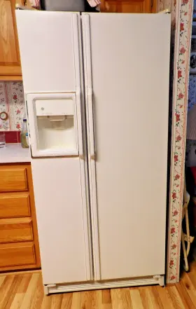 Tfx20jrxfww Ge Refrigetor Side By With Ice Maker And Water White. Used