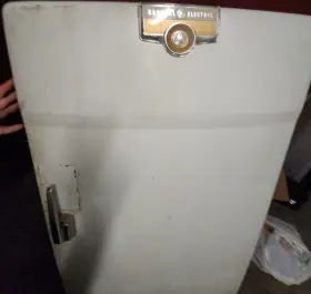 M.p.134142 General Electric Vintage 1950 S Ge Refrigerator All In Working Order This Is A Rare Find