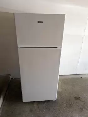 Hps18bthlrww Hotpoint Used 17.5 Cu. Ft. Refrigerator Top-freezer White