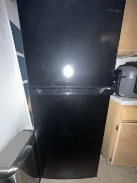 Ns-rtm10bk8 Insignia Top Freezer Refrigerator