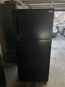 Insignia Ns-rtm18bk8q 18.1 Cu Ft Top -freezer Refrigerator