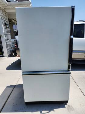 Kenmore 106.9631611 21 White Refrigerator Fridge With Freezer 33w X 31d 66h