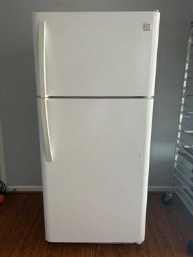 Kenmore 253.60502411 White 21 Cu.ft Top-mount Refrigerator Used