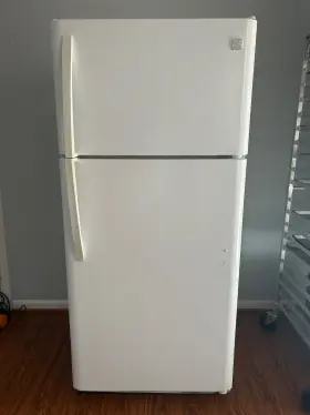 253.60502411 Kenmore White 21 Cu.ft Top-mount Refrigerator Used