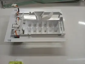 795.76203.901 Kenmore Refrigerator Ice Maker Assembly Mold B47