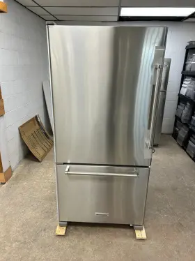 Krbl102ess05 Kitchenaid New 22 Cf 33 Inch Bottom Freezer Fridge In Stainless Steel