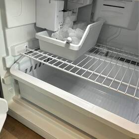 Lg Gbe21dykjrfs Stainless Steel Ge Refrigerator Bottom Freezer Less Than 2 Months Old
