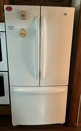 Lfc23760sw Lg 33 Inch 22.7 Cu.ft. 3 Door French Refrigerator With Ice Maker White