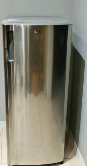 Lronc0705v Lg Compact Refrigerator #lronc0705v / 6.9 Cu/ft. For Repair