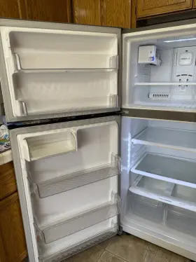 Ltcs20220s Lg Fridge With Ice Maker Excellent Condition Silver 29.9 W X 33.9 D 66.1 H