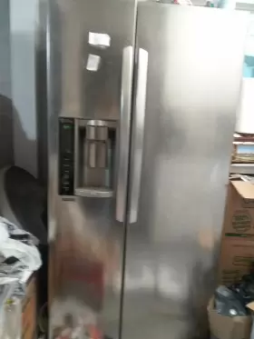 Sbs528.4a Lg Side By Refrigerator Pick Up Only