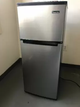 Hmdr450sef Magic Chef 4.5 2 Door Refrigerator