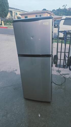 Magic Chef Mcbr402s 4.5 Cu Ft Refrigerator