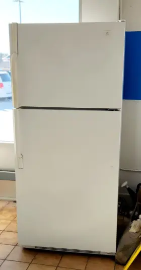Mtb1954aw Maytag Newton Iowa Made 18.6 Cf Refrigerator Freezer Pure White Top