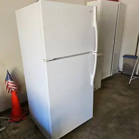 Ptb1949gr Maytag Refrigerator. Used. Clean Works Great. Great Price