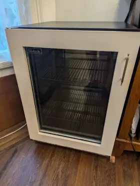 Hc24rb Perlick Fridge For Repair Or Parts Please Read