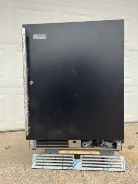 Hd24ws4 Perlick 24 Inch Black Shallow Depth Undercounter Wine Refrigerator