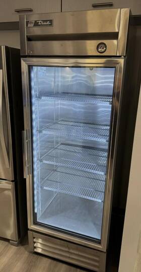 Refrigerador Vertical True T-19g De 27 Con Puerta Abatible De Vi T-19g Inch Vidrio 3 Estantes