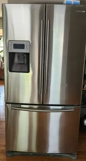 Rf267aers Samsung Refrigerator With Water/ice In Door. Inc 2 New Water Filters