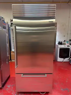 Bi36uidsphrh Sub-zero 36 Inch Subzero Refrigerator Freezer With Water Dispenser Used 2017