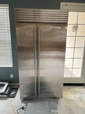 Bi42s Sub-zero Bi42s/s/th 24.4 Cu. Ft. Side-by-side Refrigerator