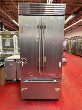 Cl3650ufdidst Sub-zero 36 Inch Subzero Refrigerator With Water New 2024 Scratch And Dent