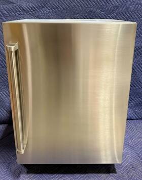 Sub-zero Deu2450r0/r Sub-zero 24 Inch Stainless Right-hinged Undercounter Refrigerator 2024 -