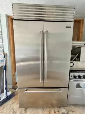F4353361 Sub-zero Excellent Condition 2015 Ideal For A Big Kitchen Project And Very Good