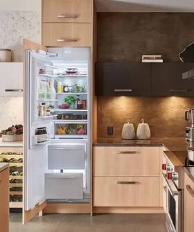 Sub-zero Ic24ilh Sub-zero Rare - New Narrow Refrigerator With Bottom Freezer And Ice
