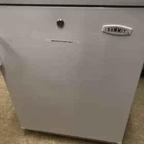 Hs1661l Summit Ff6l Model Free Standing Refrigerator Medical Storage Used