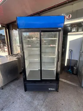 Gdm-33 True Good Condition Double Door Glass Refrigerator For Sale