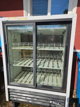 Gdm-33cpt-54 True Refrigerator Local Pickup Only