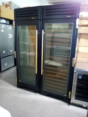 Tr-30dzw-r-sga True Residential Tr-30ref-l-sga/tr-30dzw-r-sga Tr30reflsga 30 Inch Tr30dzwrsga Column Blk Door With Glass Gold Hd