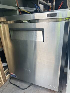 Turbo Air H2kms2909463 I Have Refrigerator Small Under Counter Used But In Workingg Condition See Pics