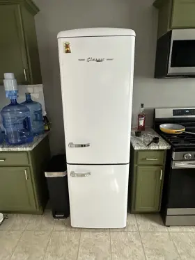 Ugp-215l Unique Classic Retro 21.6 Inch Manual Defrost 7 Cu. Ft. Bottom Freezer Refrigerator White