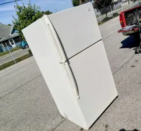 Et1lfkxkt04 Whirlpool Spacious 33 Inch Refrigerator By - Works Great