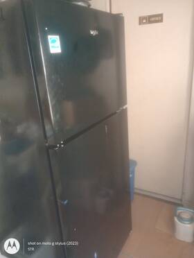 Whirlpool Wrt148fzdb 30 Inch 18.3 Cu. Ft. Top Freezer Refrigerator In Black