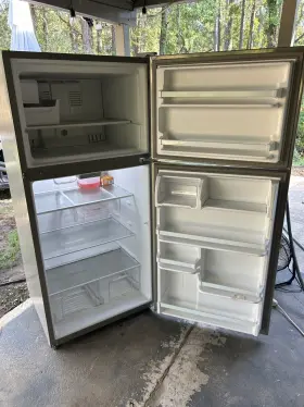 Wrt318fzdm09 Whirlpool Refrigerator With Ice Maker
