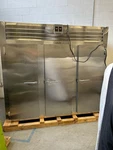 Traulsen RHT332NUT-FHS 76" 3-SECTION Reach-in Refrigerator Solid Doors New. Price: $2000.00.