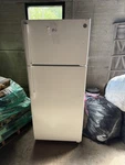 GIE18GNDNRWW White Top-freezer Freestanding Refrigerator 18.0 Ft 29.5 Used. Price: $350.00.