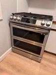 Samsung Bespoke 30 Glass Too Burners 3.4CUBIC Ft. /2.7 Airfryer, Double Oven New. Price: $2200.00.