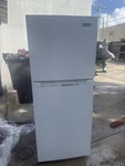 Magic Chef HMDR1000WE Top-freezer Freestanding Refrigerator White Adjustable Sh Open. Price: $100.00.